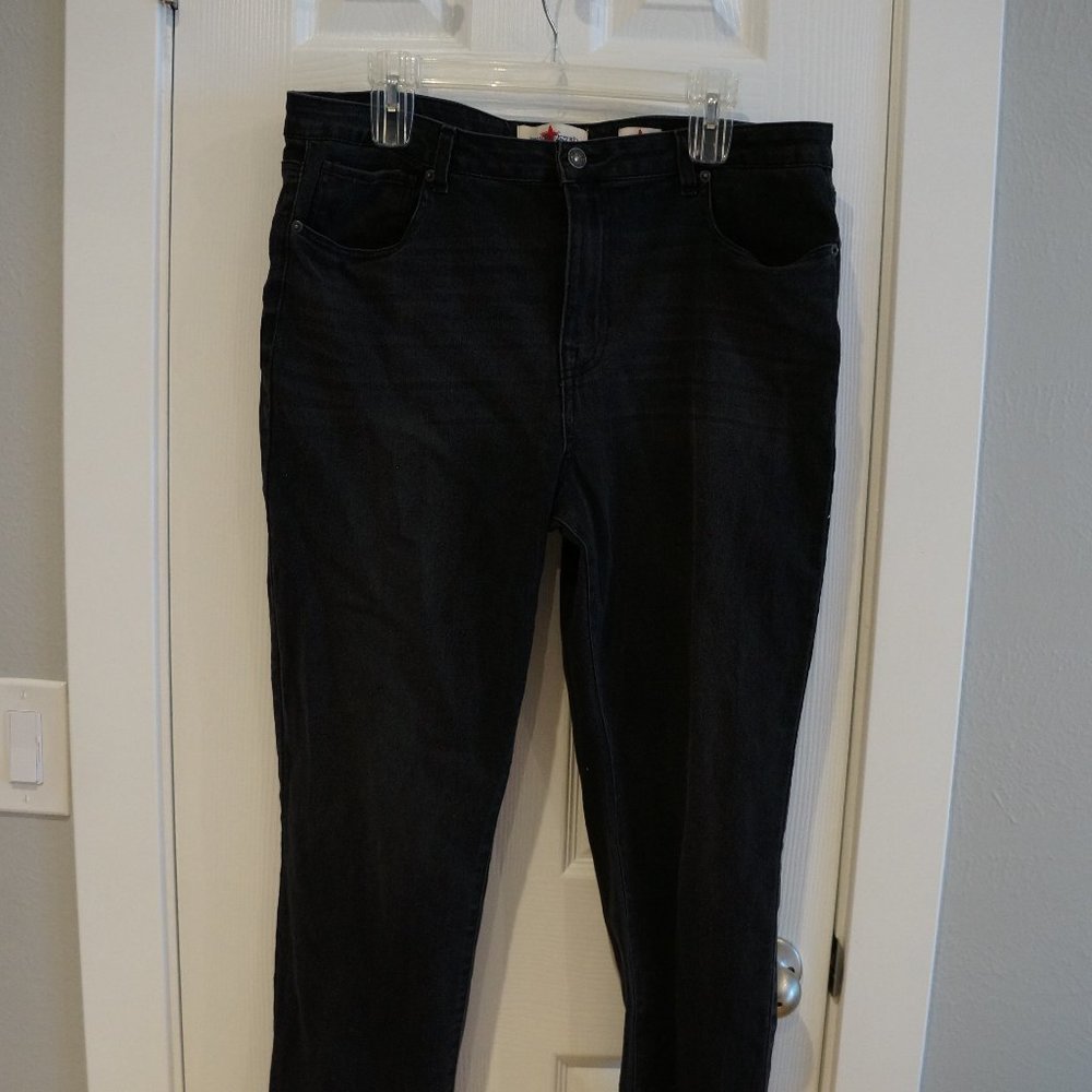 Black Crop Jeans (NWOT)